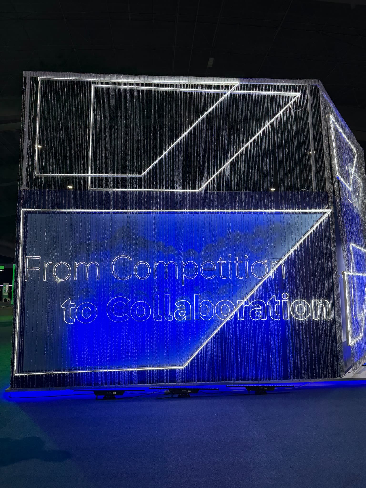 Instalación “From Competition to Collaboration” durante SAP NOW AI Tour México, Expo Santa Fe, 20 de agosto de 2026.